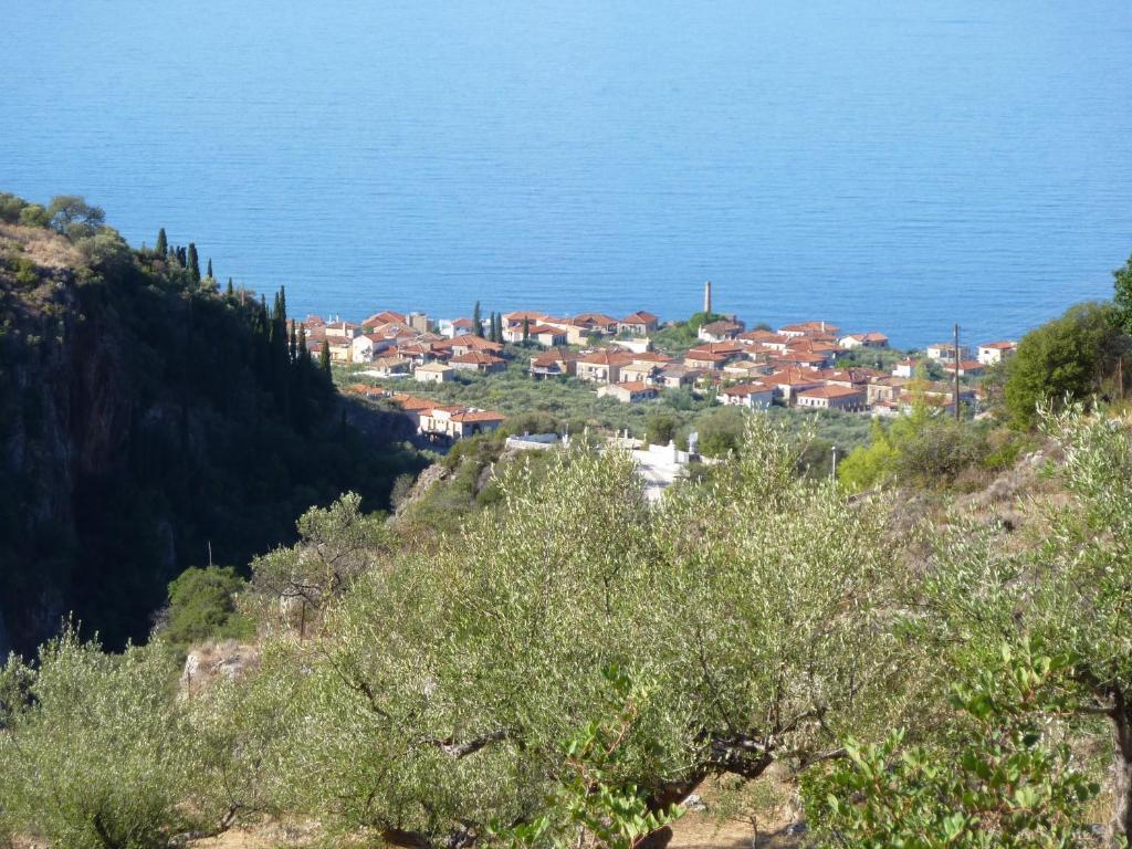 Trisilio Kardhamili