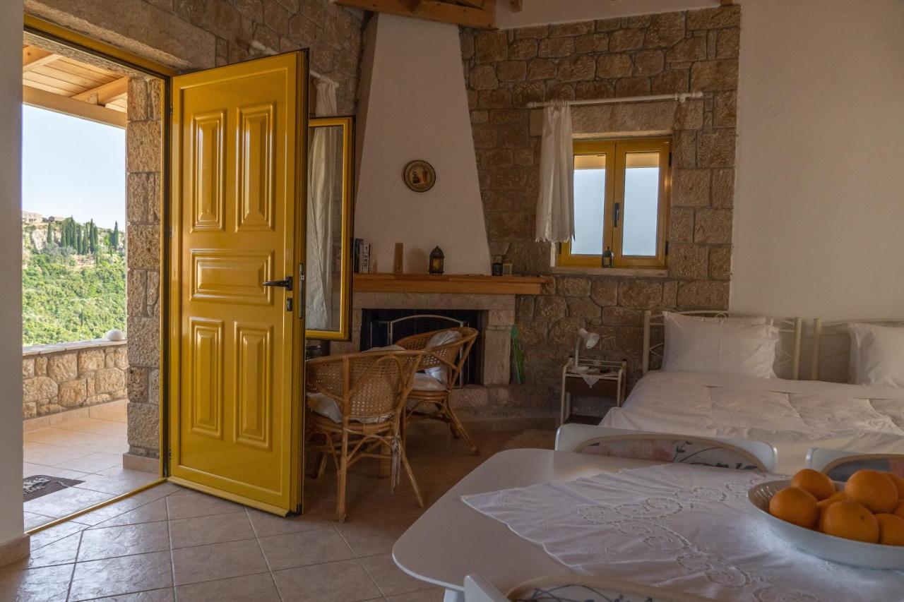 Trisilio Apartment *